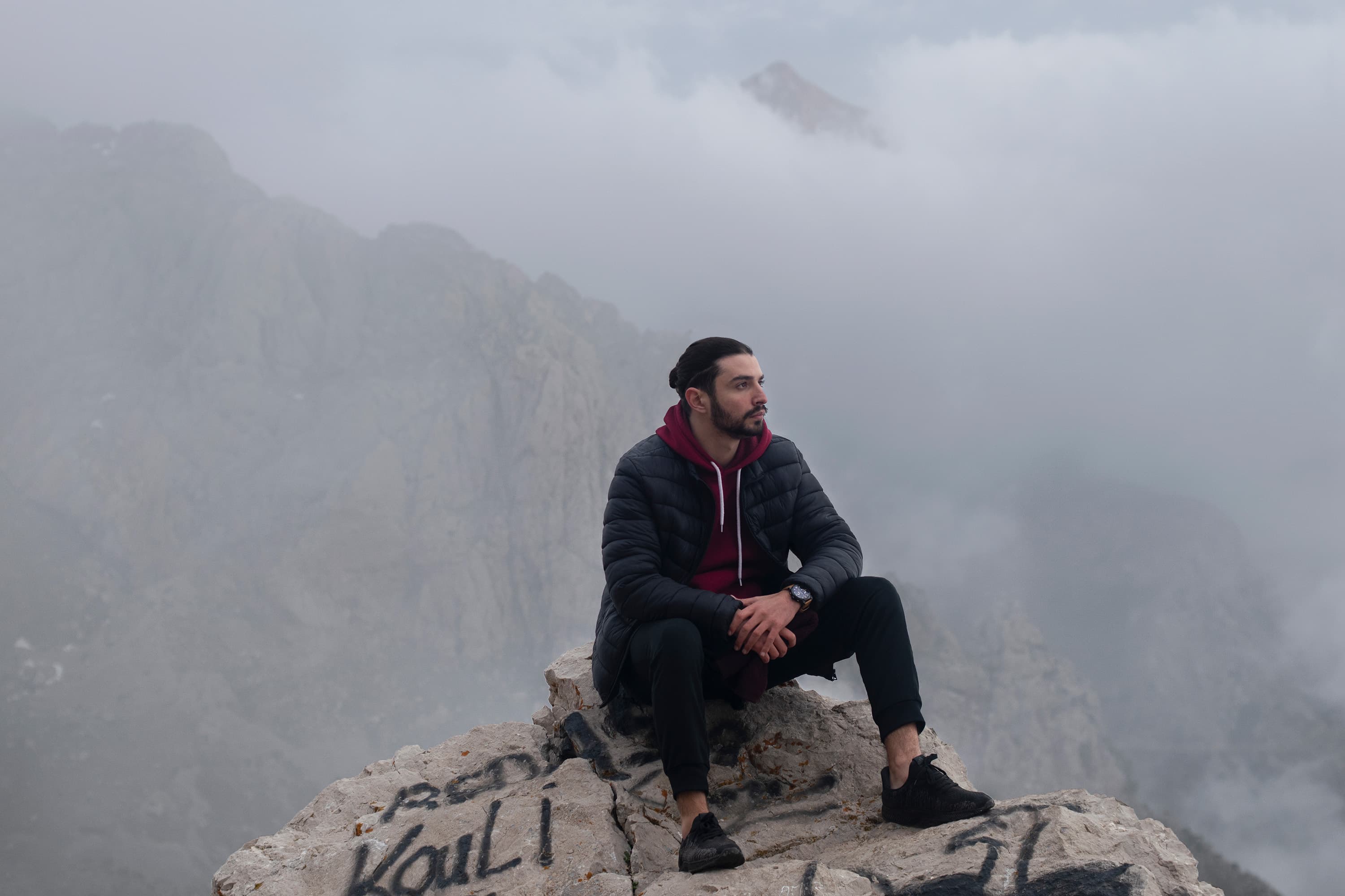 Between Clouds and Thoughts